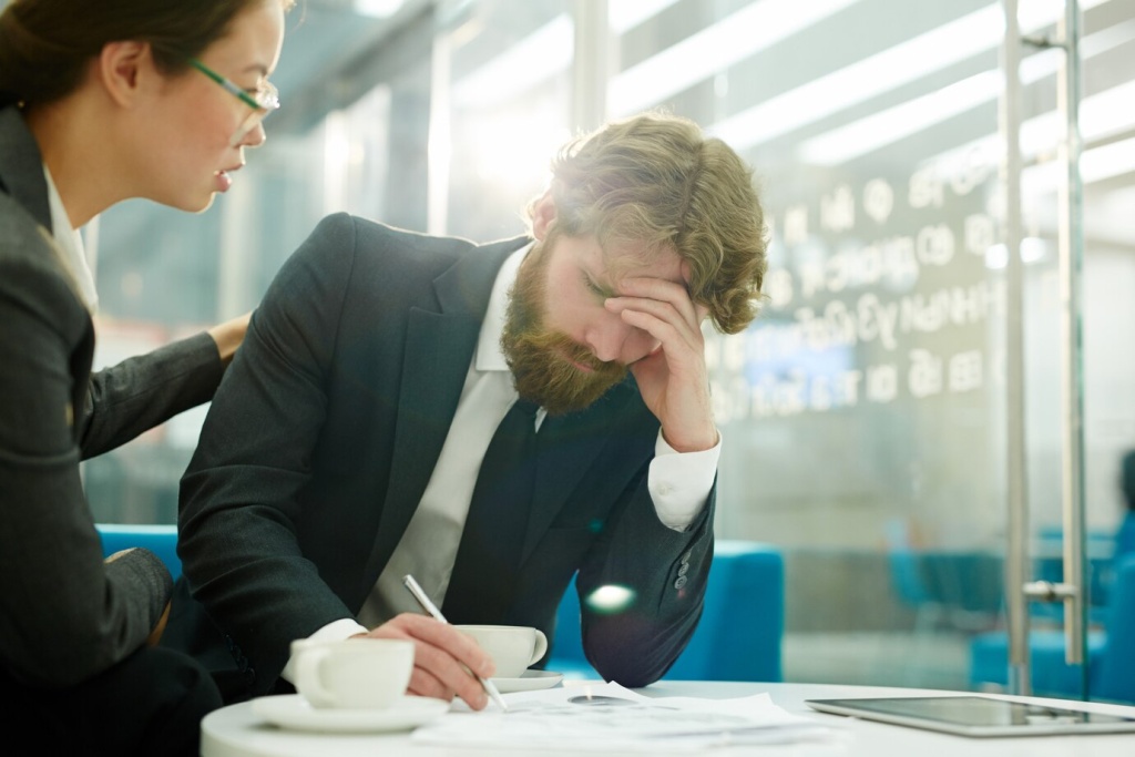 comforting-colleague_1098-15594.jpg чашка